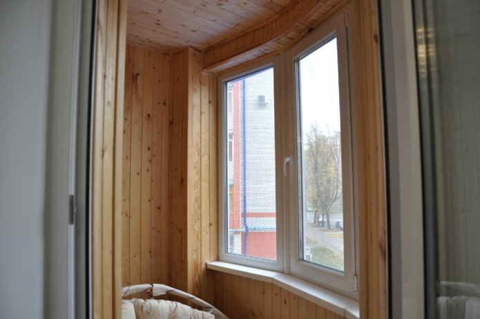pentes de fenêtre en bois
