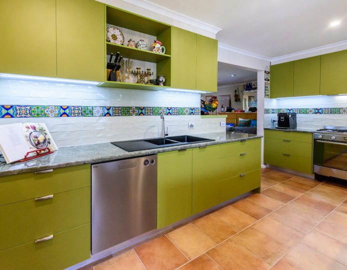 vert à l'intérieur de la cuisine