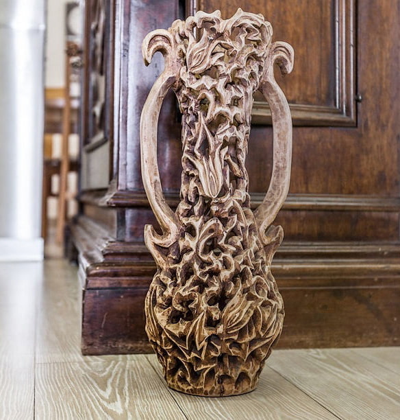 vase sculpté