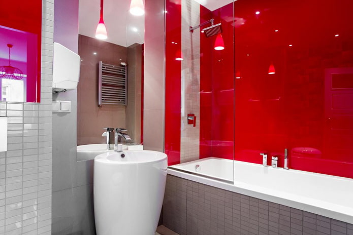 salle de bain dans les tons rouges et gris