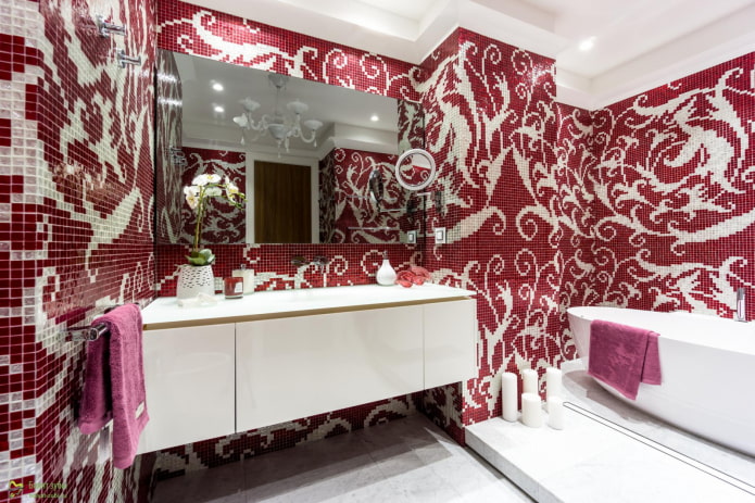 décoration de salle de bain dans les tons rouges