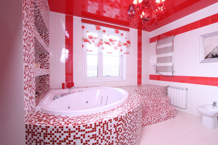 décoration de salle de bain dans les tons rouges
