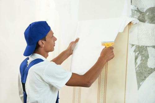 Nettoyer les murs du papier peint