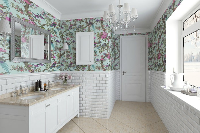 combinaison de papier peint pastel avec un motif lumineux et de briques décoratives dans la salle de bain