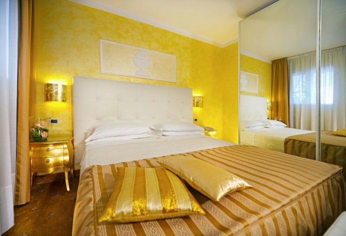 décoration textile de la chambre dans les tons jaunes