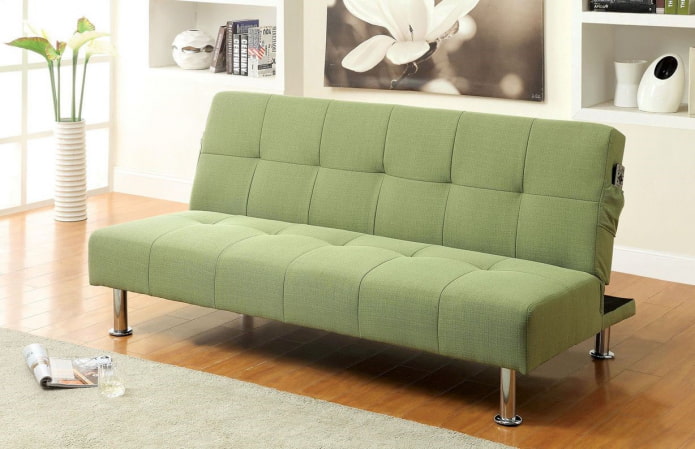 canapé pliant en vert à l'intérieur