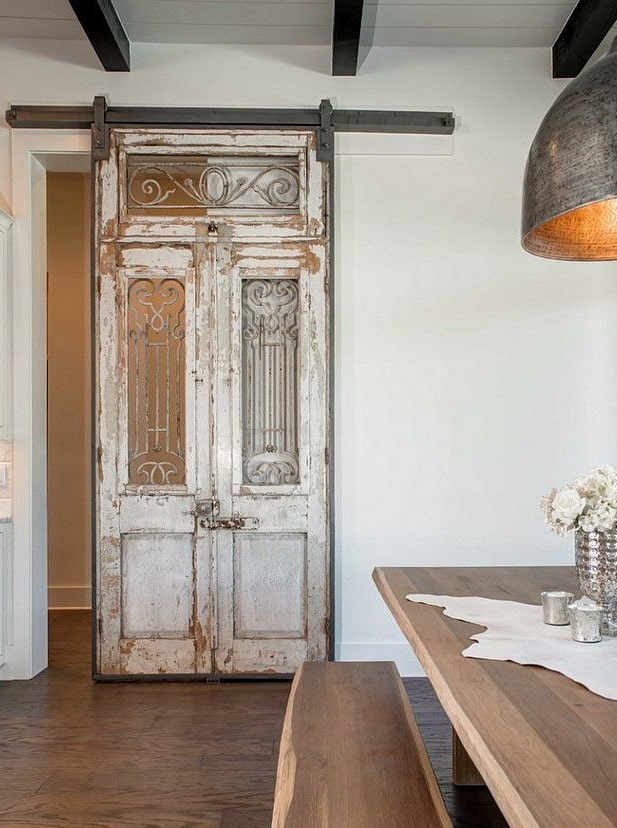 portes coulissantes dans un intérieur de style provençal